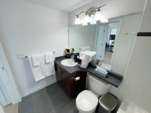 Condo Downtown Vancouver - Near Rogers Arena & BC Place w Parking