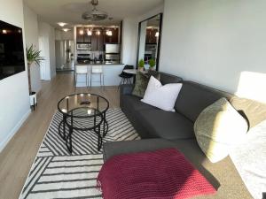 Condo Downtown Vancouver - Near Rogers Arena & BC Place w Parking