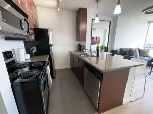 Condo Downtown Vancouver - Near Rogers Arena & BC Place w Parking