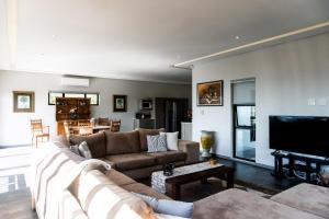 Escape to the view - stunning view and luxurious