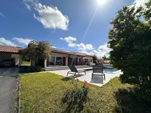 Basque Country Villa with Pool View - 阿尔康盖