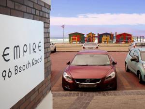 The Waves Empire Apartment