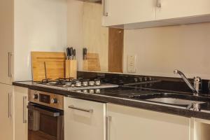 Serene 1BR Wimbledon Apt with Private Garden & Parking