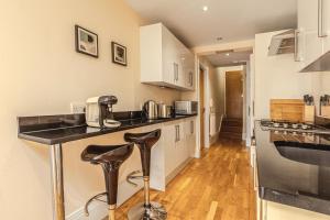 Serene 1BR Wimbledon Apt with Private Garden & Parking