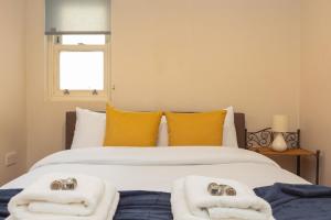 Serene 1BR Wimbledon Apt with Private Garden & Parking