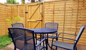 Spacious Torquay ground floor garden flat near sea