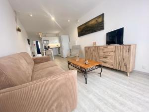 LE BOUCANET - APPARTEMENT CLIMATISÉ ENTIEREMENT RÉNOVÉ POUR 4 PERSONNES AVEC PARKING PRIVATIF