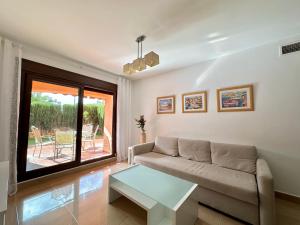 Beautiful 2-Bedroom Frontline Beach Apartment