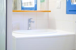 Maison mitoyenne de vacances - piscine commune et espaces verts - 4 personnes