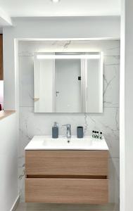 Glyfada Seabreeze Loft B