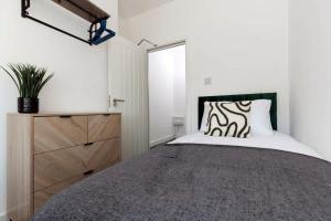 Contractor-Friendly 4-Bed 2-Bath Apartment, fast WiFi, central Redcar