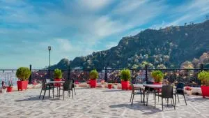 Basera Hotel - Масурі