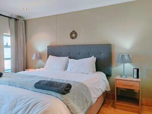 Sunrise Deck Empire Apartment