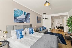 RHC Central Station I Near Helmut Zilk Park I High Speed Wifi