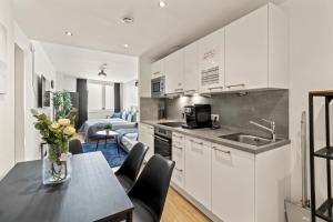 RHC Central Station I Near Helmut Zilk Park I High Speed Wifi