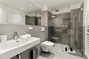 RHC Central Station I Near Helmut Zilk Park I High Speed Wifi