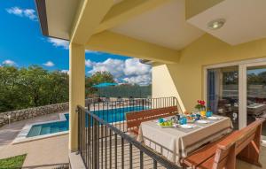 Villa Marilu, modern villa with pool near the sea