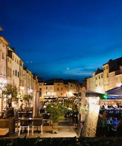 Appartements Tiny Harmony - Logement confortable avec jardin et jacuzzi prives pres d’Aix en Provence : photos des chambres