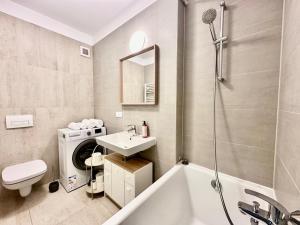 Kasper Coresi Mall - Rise Private Apartments & Suites