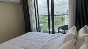 LCONDOTEL Serviced Apartment near MOA NAIA PITX with Pool Parking