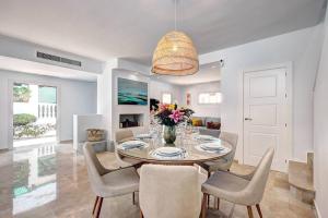 034 Luxury La Cala Villa, Private Pool and Sea Views