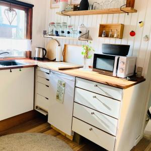 Cozy Nature Cabin with Patio, Parking and WiFi