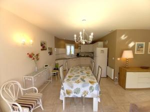 Villas Saint Palais sur Mer - BELLE MAISON IDEALEMENT SITUEE 5 min PLAGE DE NAUZAN : photos des chambres