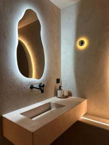 Suite SPA privé by Collection AURA - Charleville-Mézières à deux pas de la Place Ducale