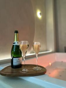 Suite SPA privé by Collection AURA - Charleville-Mézières à deux pas de la Place Ducale
