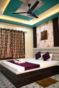 Golden Peacock Guest Inn