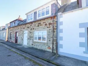 Periwinkle Cottage - Macduff