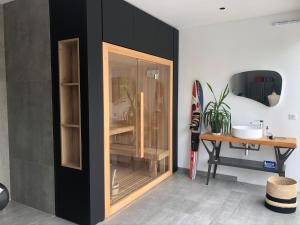 Maisons de vacances LA VILLA KORLEA AVEC PISCINE AIX LES BAINS : photos des chambres