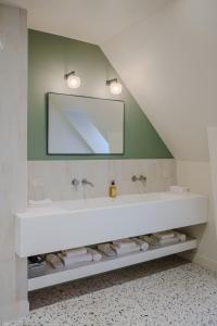 Villas Historic 18th-Century Mansion - 3 BR - Bayeux - Garden & Museums Nearby : photos des chambres