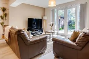 Spacious 4-Bed Free Parking Short or Long Stays - 奇德尔