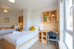 Bright & Spacious Townhouse