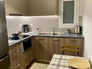 Cozy & Connected, Walk to Culture, Metro in Minutes