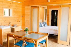 Beautiful Wooden Lodge on the South Downs Way
