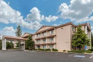 Comfort Inn Mount Shasta Area - 莱克海德