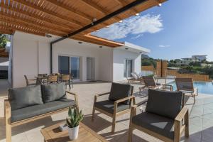 Windless SeaView Villa, with Pool & Hot Tub, By ThinkVilla