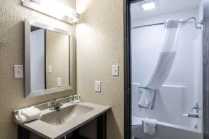 Queen Room with Two Queen Beds - Non-Smoking room in Quality Inn Great Bend