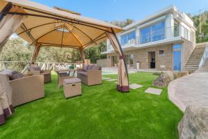 Luxury Liam Villa with Pool and Sea View - Goelba