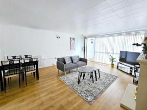 Verde Haven Stays 2BR Stay with Free Parking in Birmingham M6