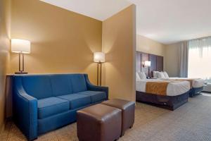 Queen Room with Two Queen Beds - Non-Smoking room in Comfort Suites Alexandria
