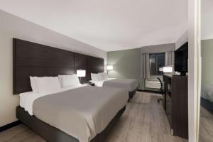 Standard Queen Room with Two Queen Beds - Non-Smoking room in Quality Inn Merriam Kansas City