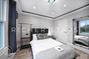 Hackney Suites - En-suite rooms & amenities