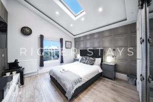 Hackney Suites - En-suite rooms & amenities
