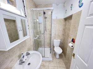 An Marghty, a bright & spacious apartment with Parking & Patio