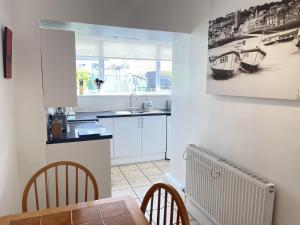 An Marghty, a bright & spacious apartment with Parking & Patio