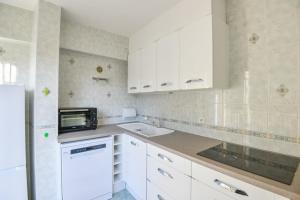 Appart vue mer splendide et plage proche de Monaco