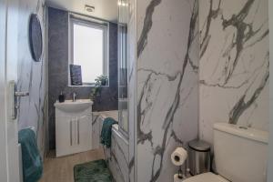 Highfield Apartment- 2 Bed in Motherwell close to centre